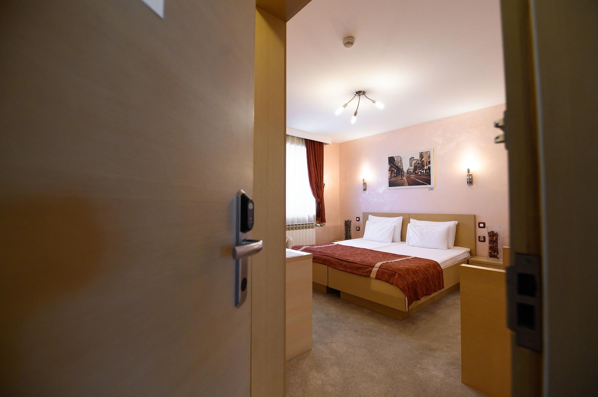 Euro Garni Hotel ベオグラード エクステリア 写真