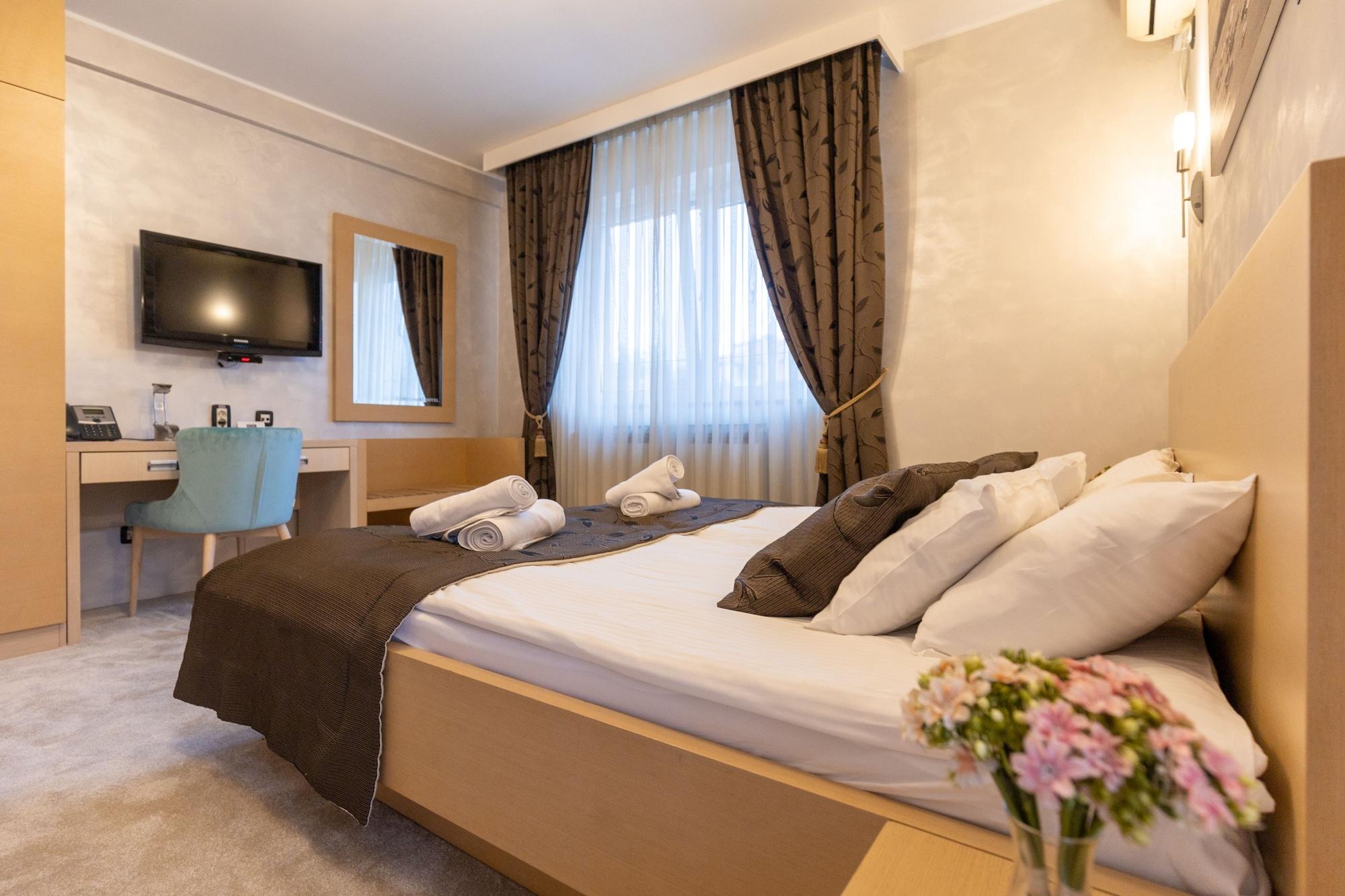 Euro Garni Hotel ベオグラード エクステリア 写真